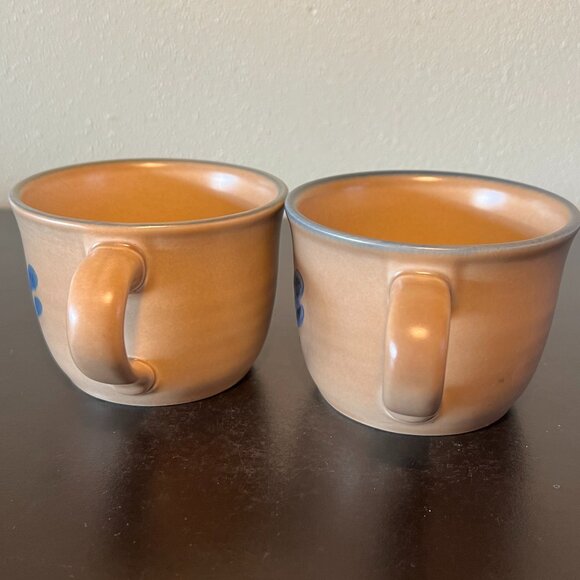 Set of 2 vintage Pfaltzgraff Folk Art Earth-tone and Blue Stoneware Cups / Mugs - Picture 4 of 11